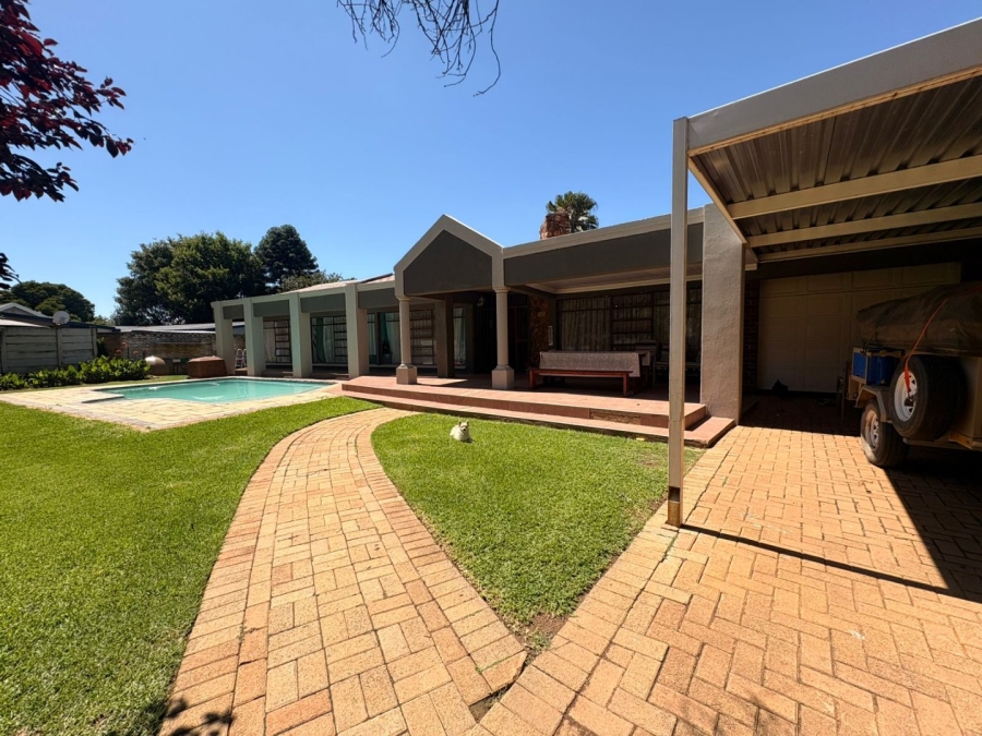 4 Bedroom Property for Sale in Flamwood North West